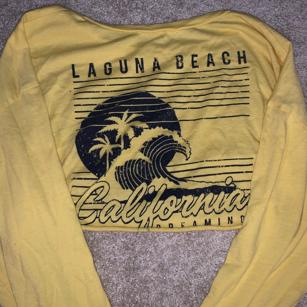 SOLD ✨ YELLOW LONG SLEEVE CROP TOP! ✨